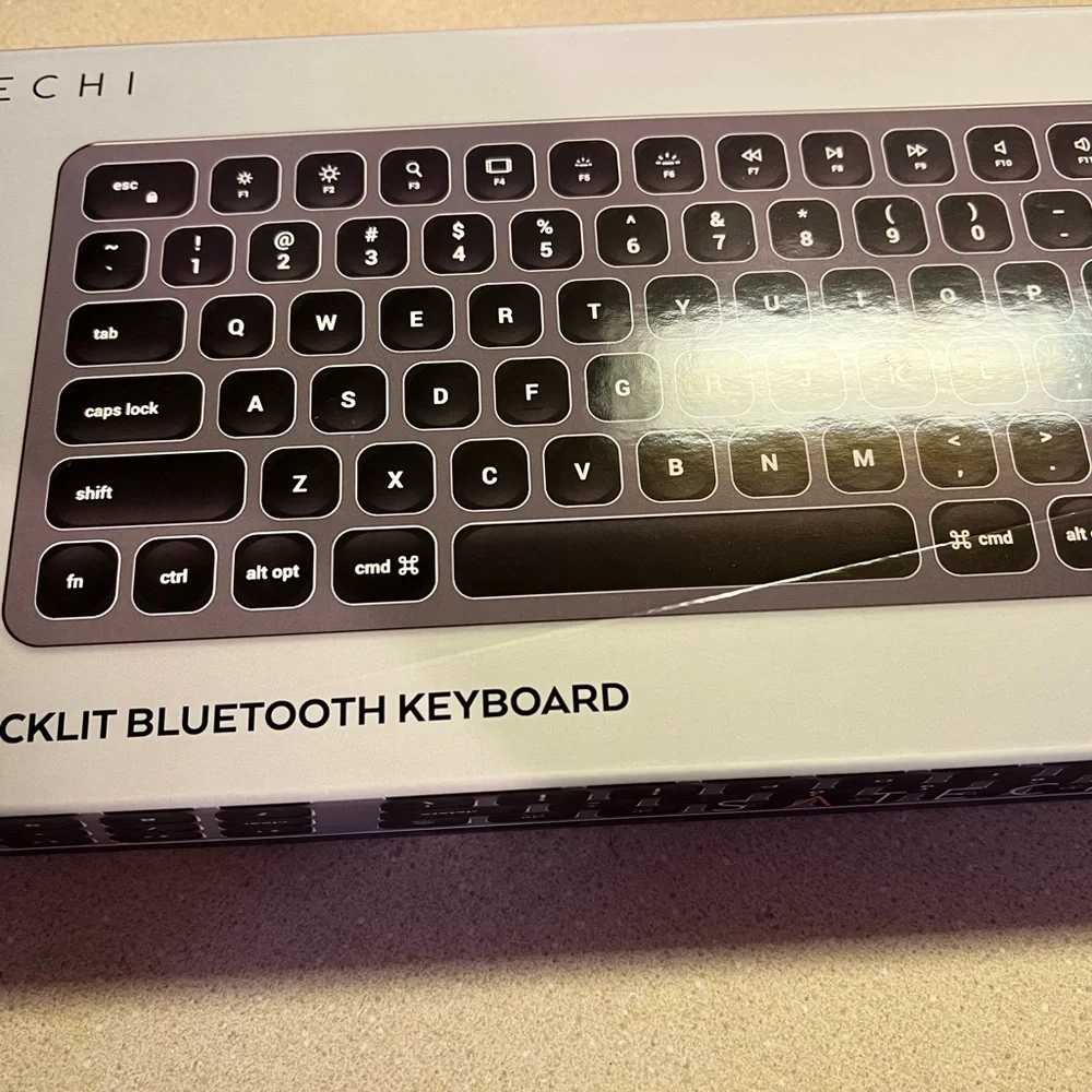 NIB Satechi external backlit wireless Bluetooth 5.0 MacBook Pro iPod keyboard